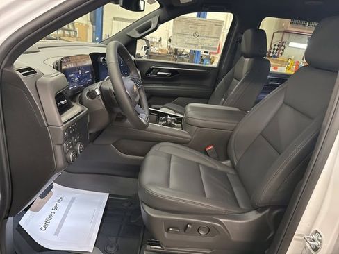 New 2026 Chevrolet Suburban LT image 11