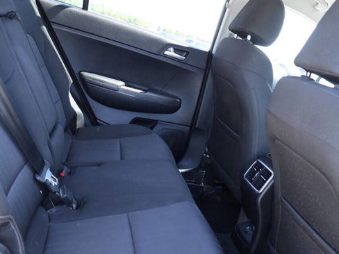 Used 2021 Kia Sportage LX AWD/4WD image 16