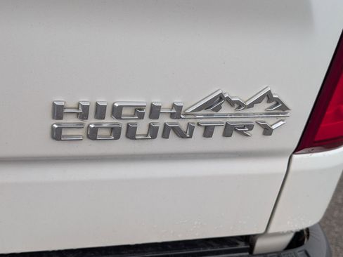 Used 2022 Chevrolet Silverado 1500 High Country w/ Technology Package image 6