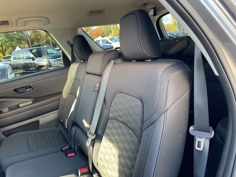 Used 2025 Nissan Pathfinder SV image 44