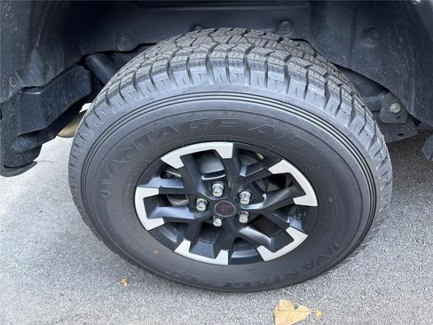 Used 2025 Jeep Wrangler Unlimited Rubicon AWD/4WD image 9