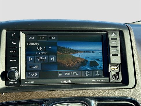 Used 2014 Chrysler Town & Country Touring image 11