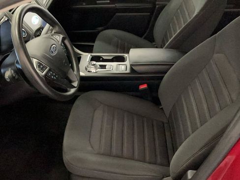 Used 2020 Ford Fusion SE FWD image 9