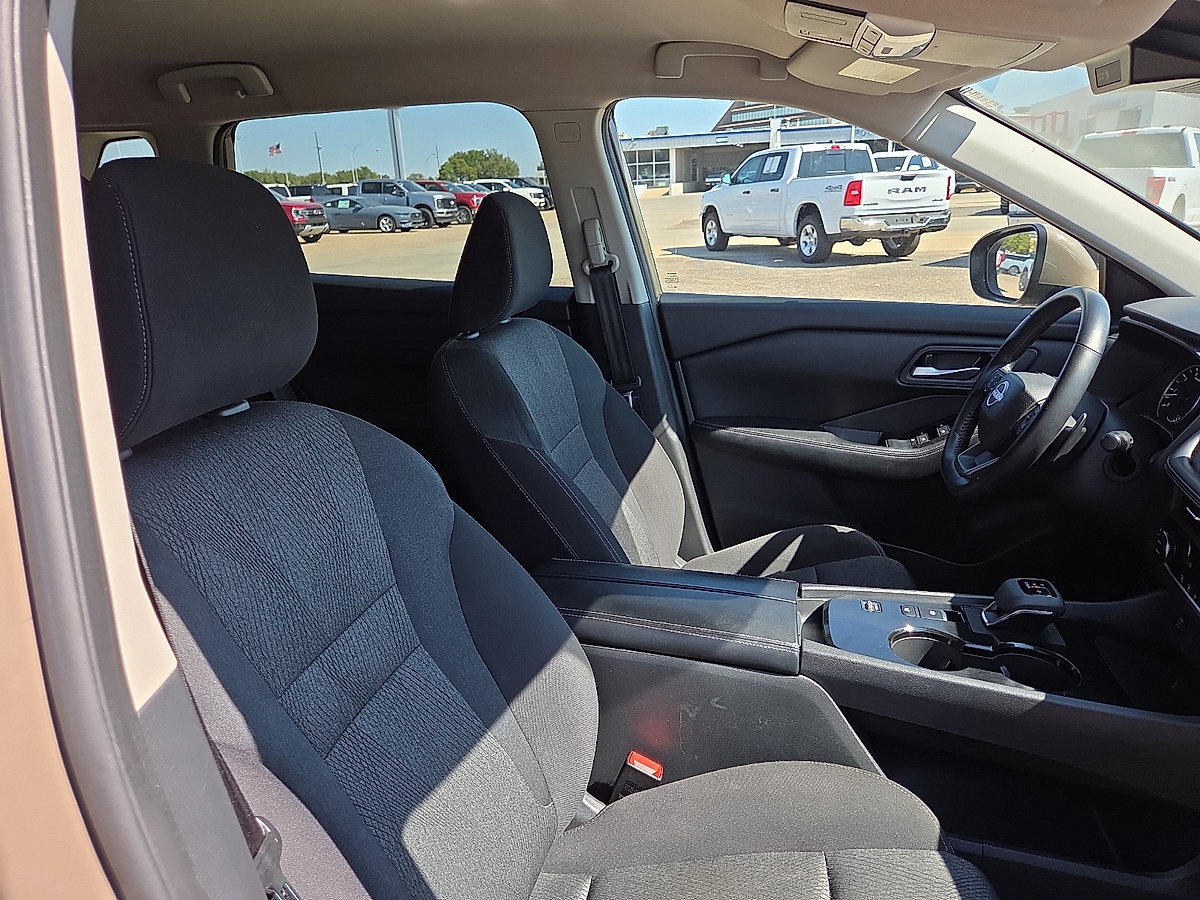 Used 2025 Nissan Rogue SV FWD image 13