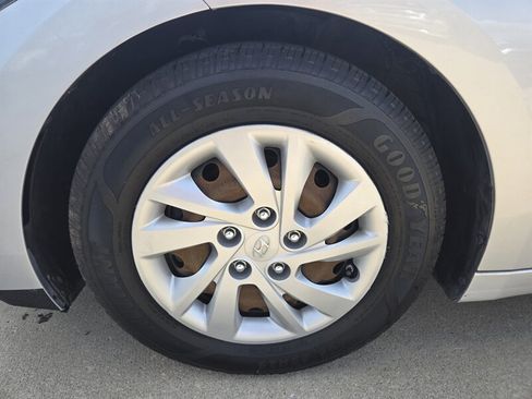 Used 2018 Hyundai Elantra SE w/ Cargo Package image 9