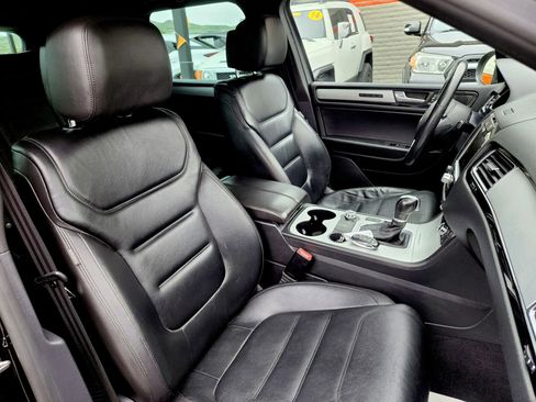 Used 2014 Volkswagen Touareg VR6 image 34