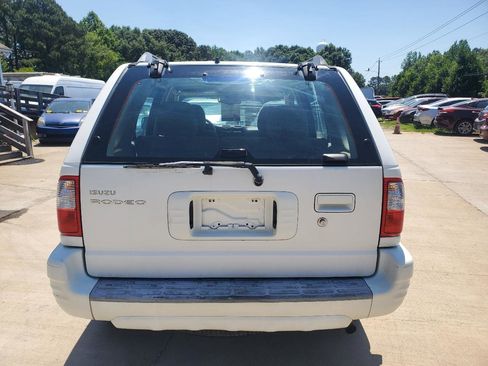 Used 2000 Isuzu Rodeo S RWD image 10