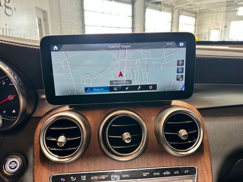 Used 2020 Mercedes-Benz GLC 300 4MATIC image 9