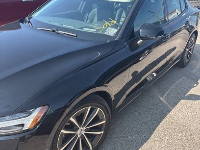 Used 2022 Volvo S60 B5 Momentum