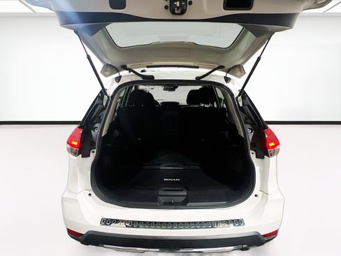 Used 2020 Nissan Rogue S FWD image 18