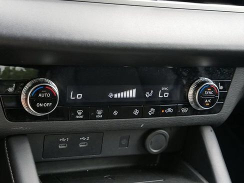 Used 2025 Mitsubishi Outlander AWD image 20