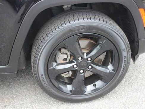 Used 2024 Jeep Grand Cherokee L Limited w/ Black Appearance Package AWD/4WD image 39