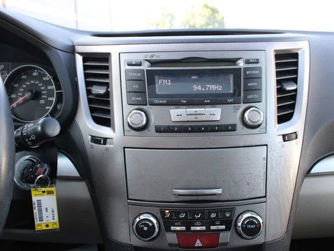 Used 2013 Subaru Outback 2.5i Premium AWD/4WD image 15
