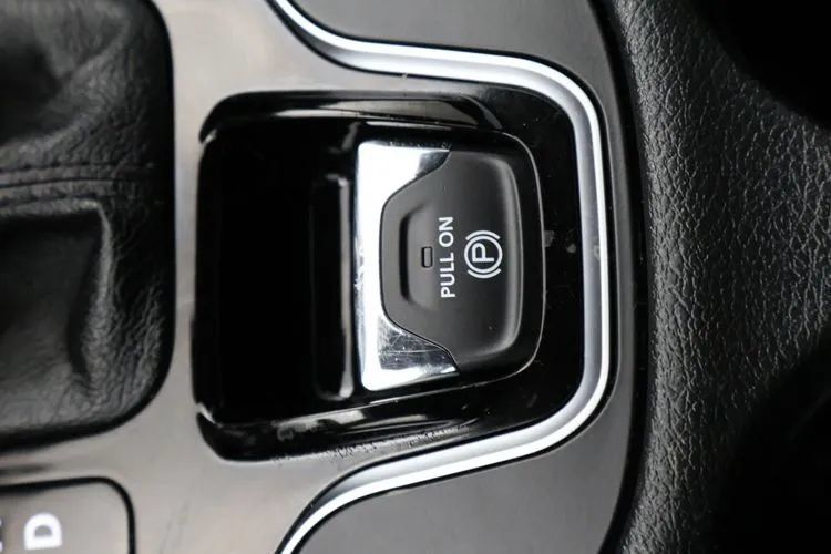 Used 2020 Jeep Cherokee Latitude Plus AWD/4WD image 35