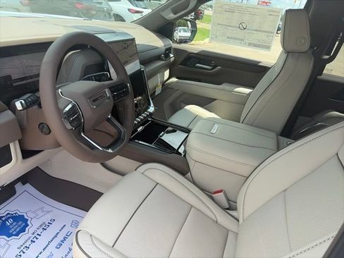 New 2026 GMC Yukon XL Denali w/ Sun & Power Step Package AWD/4WD image 16