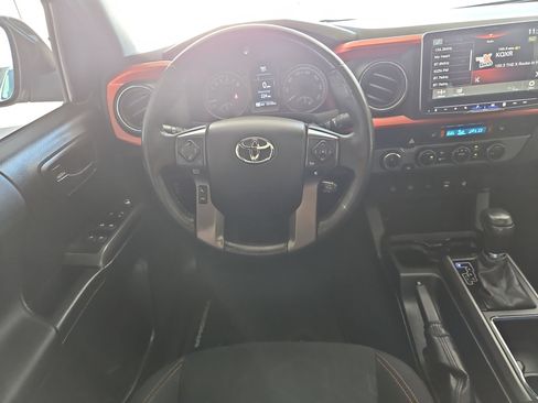 Used 2016 Toyota Tacoma TRD Sport w/ Premium & Technology Package AWD/4WD image 8