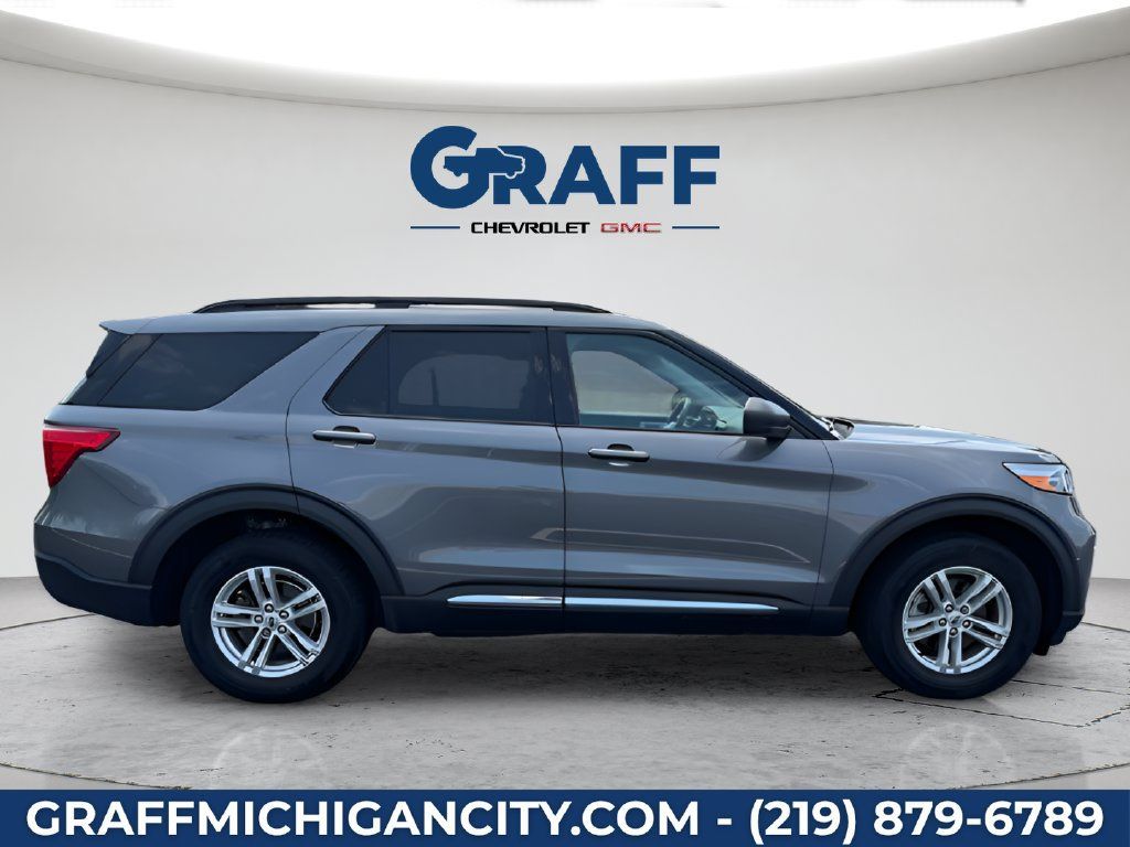 Used 2022 Ford Explorer XLT w/ Equipment Group 202A AWD/4WD image 6