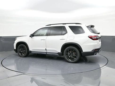 New 2025 Honda Pilot Touring image 5