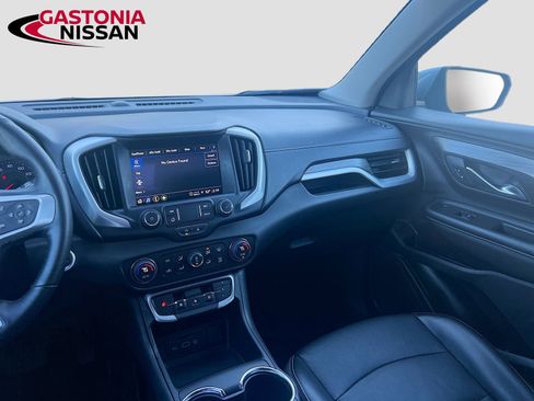 Used 2024 GMC Terrain SLT image 30