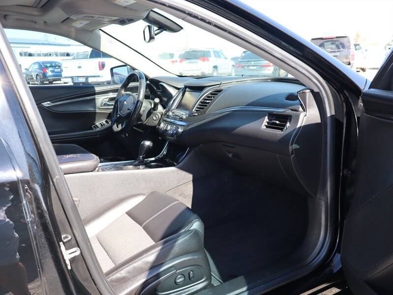 Used 2016 Chevrolet Impala LT FWD image 3