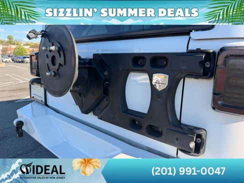 Used 2016 Jeep Wrangler Unlimited Sahara w/ Connectivity Group AWD/4WD image 46