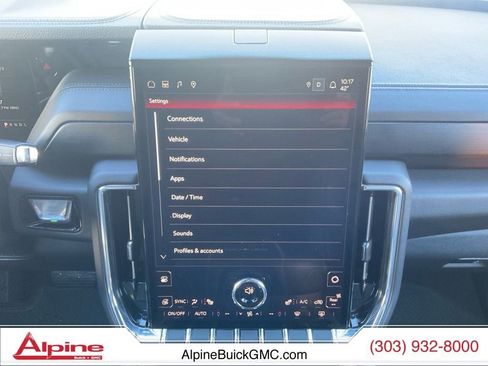 Used 2025 GMC Yukon Denali image 11