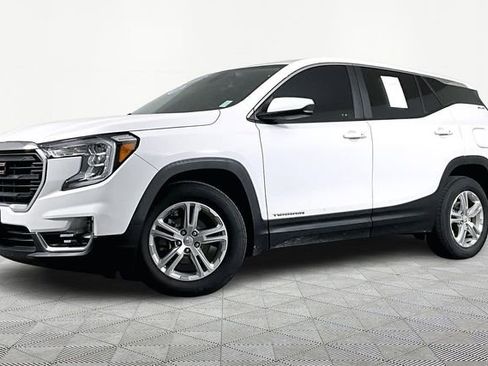 Used 2023 GMC Terrain SLE image 1