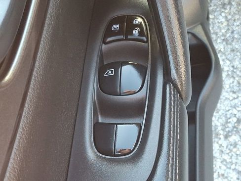 Used 2021 Nissan Rogue Sport S image 24