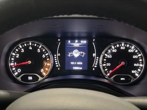 Used 2018 Jeep Renegade Altitude FWD image 16