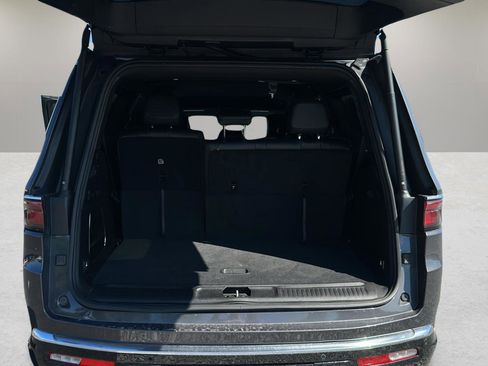 Used 2022 Jeep Wagoneer Series II AWD/4WD image 20