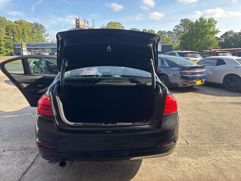 Used 2018 BMW 320i Sedan RWD image 12