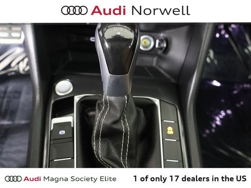 Used 2024 Volkswagen Tiguan SE R-Line AWD/4WD image 3