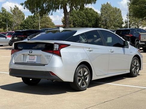 Used 2021 Toyota Prius XLE FWD image 4