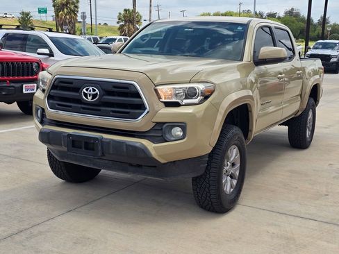 Used 2017 Toyota Tacoma SR5 w/ Tow Package AWD/4WD image 11