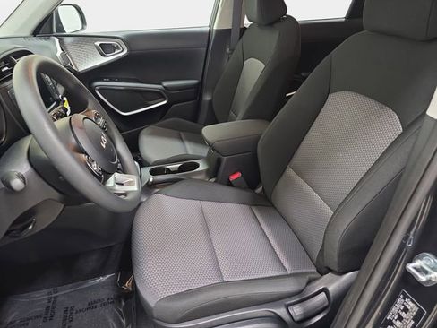 Used 2025 Kia Soul LX w/ LX Technology Package image 13