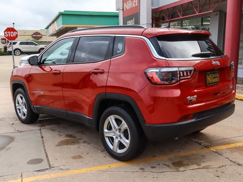 Used 2023 Jeep Compass Latitude w/ Convenience Group AWD/4WD image 7