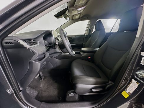 Used 2025 Toyota RAV4 LE AWD/4WD image 13