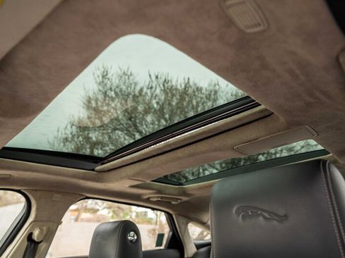 Used 2011 Jaguar XJ L RWD image 11