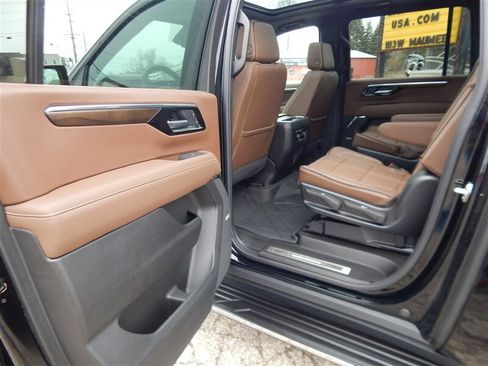 Used 2026 Chevrolet Suburban High Country w/ Sun And Tow Package image 22