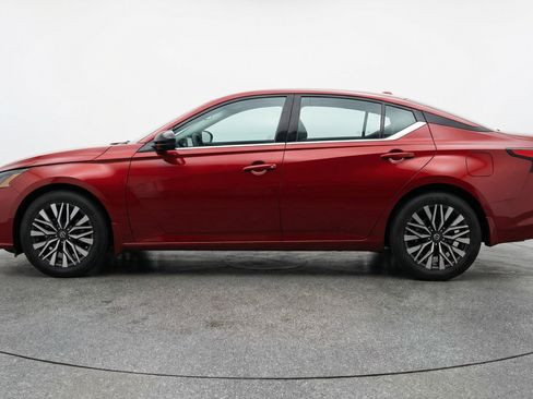 Used 2025 Nissan Altima 2.5 SV image 5