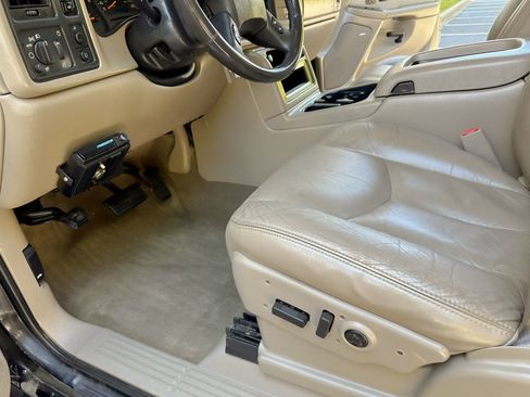 Used 2003 Chevrolet Silverado 2500 LT AWD/4WD image 24