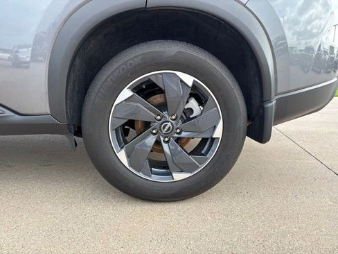 Used 2024 Nissan Rogue SV AWD/4WD image 11