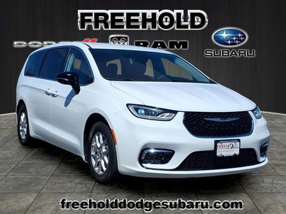 Used 2024 Chrysler Pacifica Touring-L