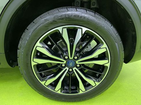 Used 2021 Ford Escape SE w/ SE Sport Appearance Package image 16