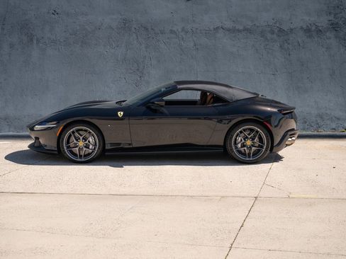 Used 2025 Ferrari Roma Spider RWD image 3
