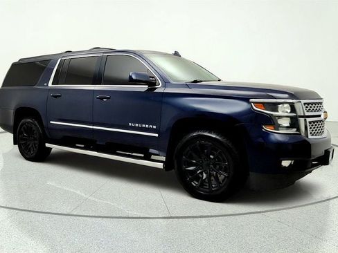 Used 2017 Chevrolet Suburban LT w/ LT Signature Package AWD/4WD image 3