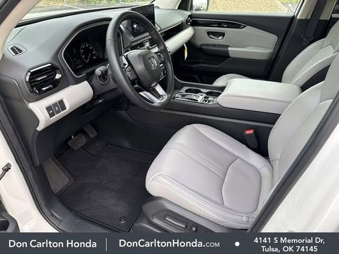 Used 2025 Honda Pilot EX-L image 11