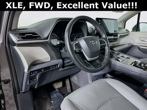 Used 2023 Toyota Sienna XLE image 10