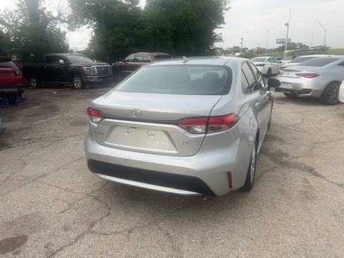 Used 2022 Toyota Corolla LE FWD image 3