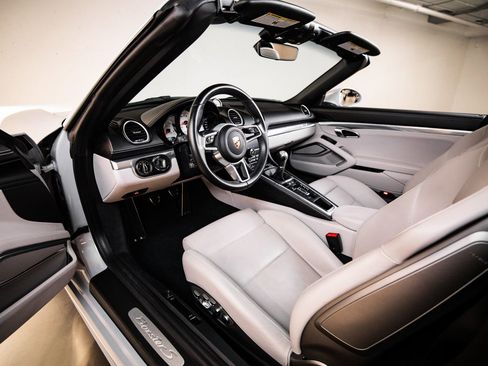 Certified 2024 Porsche 718 Boxster S RWD image 4